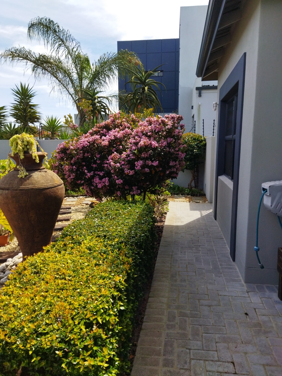 5 Bedroom Property for Sale in Parklands North Western Cape